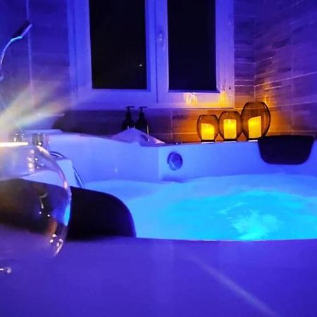 A L'Oree Des Pins - Gite Et Spa De 30 M2- Home Cinema Et Massage En Sup 屈热莱潘 外观 照片
