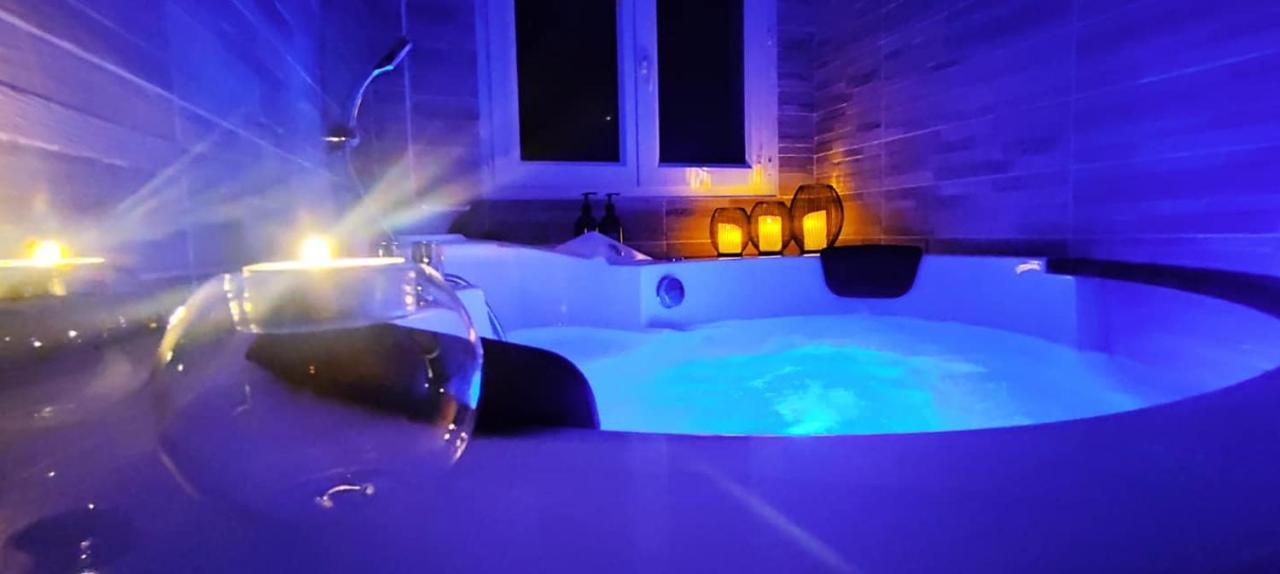 A L'Oree Des Pins - Gite Et Spa De 30 M2- Home Cinema Et Massage En Sup 屈热莱潘 外观 照片