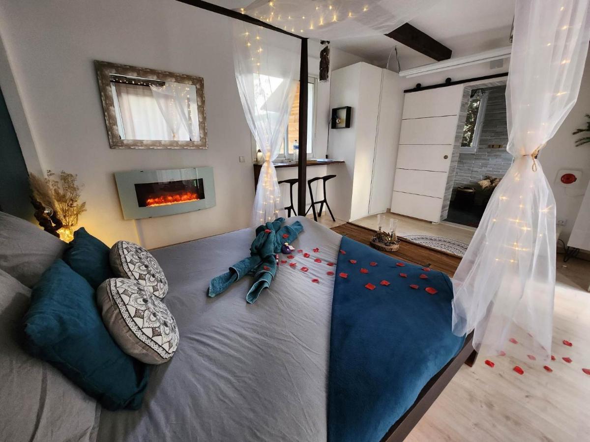 A L'Oree Des Pins - Gite Et Spa De 30 M2- Home Cinema Et Massage En Sup 屈热莱潘 外观 照片