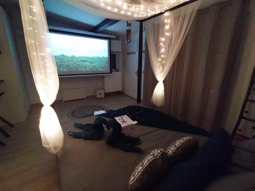 A L'Oree Des Pins - Gite Et Spa De 30 M2- Home Cinema Et Massage En Sup 屈热莱潘 外观 照片